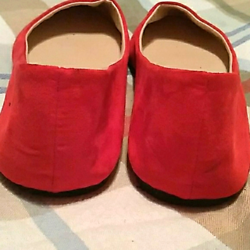 Red flats - Picture 2 of 3
